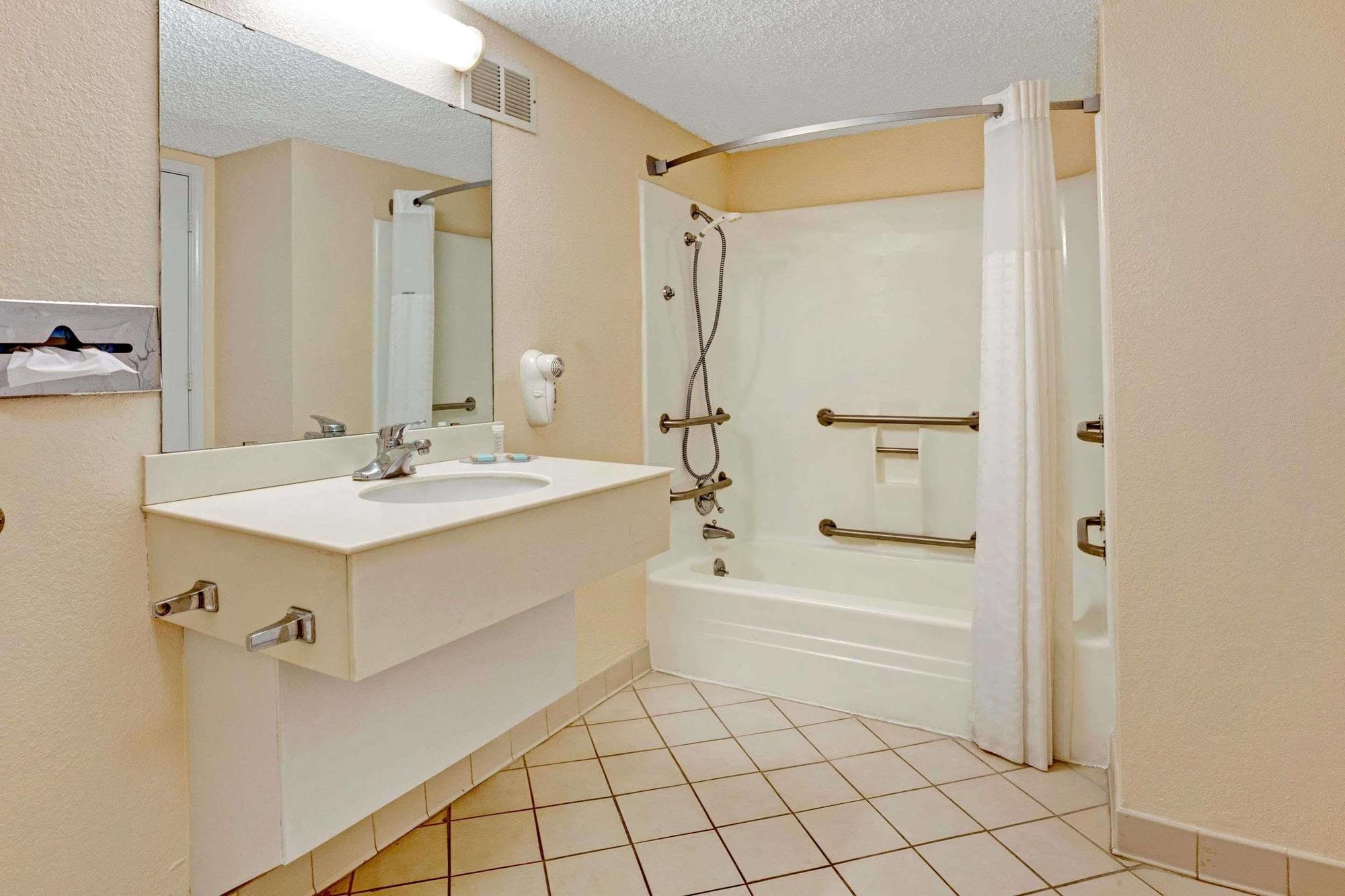 Travelodge By Wyndham North Richland Hills/Dallas/Ft Worth Esterno foto